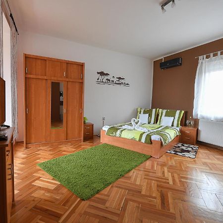 Kokusz Apartmanok เอ็กเกอร์ ห้อง รูปภาพ