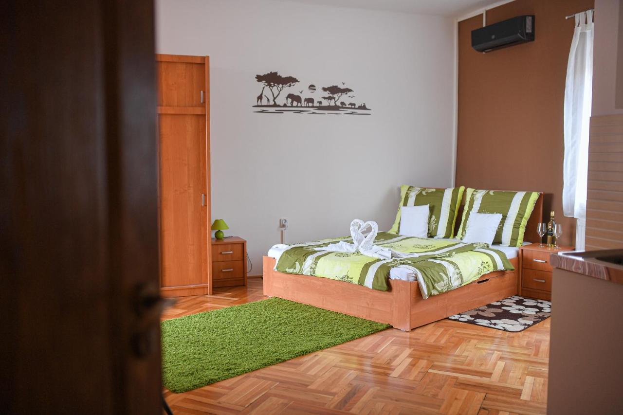 Kokusz Apartmanok เอ็กเกอร์ ห้อง รูปภาพ