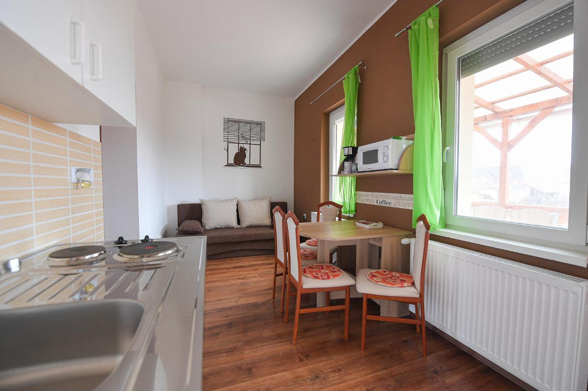 Kokusz Apartmanok เอ็กเกอร์ ห้อง รูปภาพ