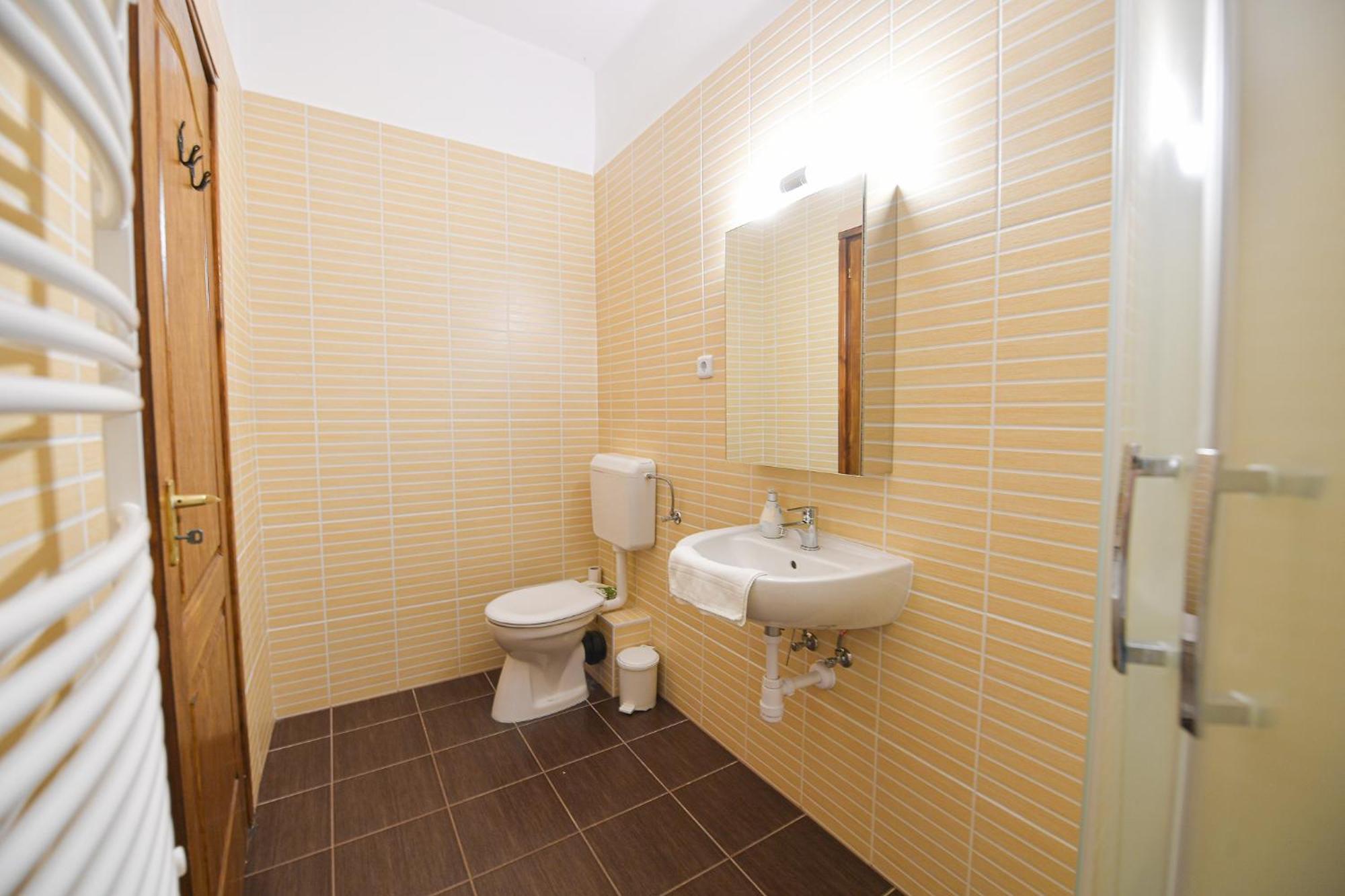 Kokusz Apartmanok เอ็กเกอร์ ห้อง รูปภาพ
