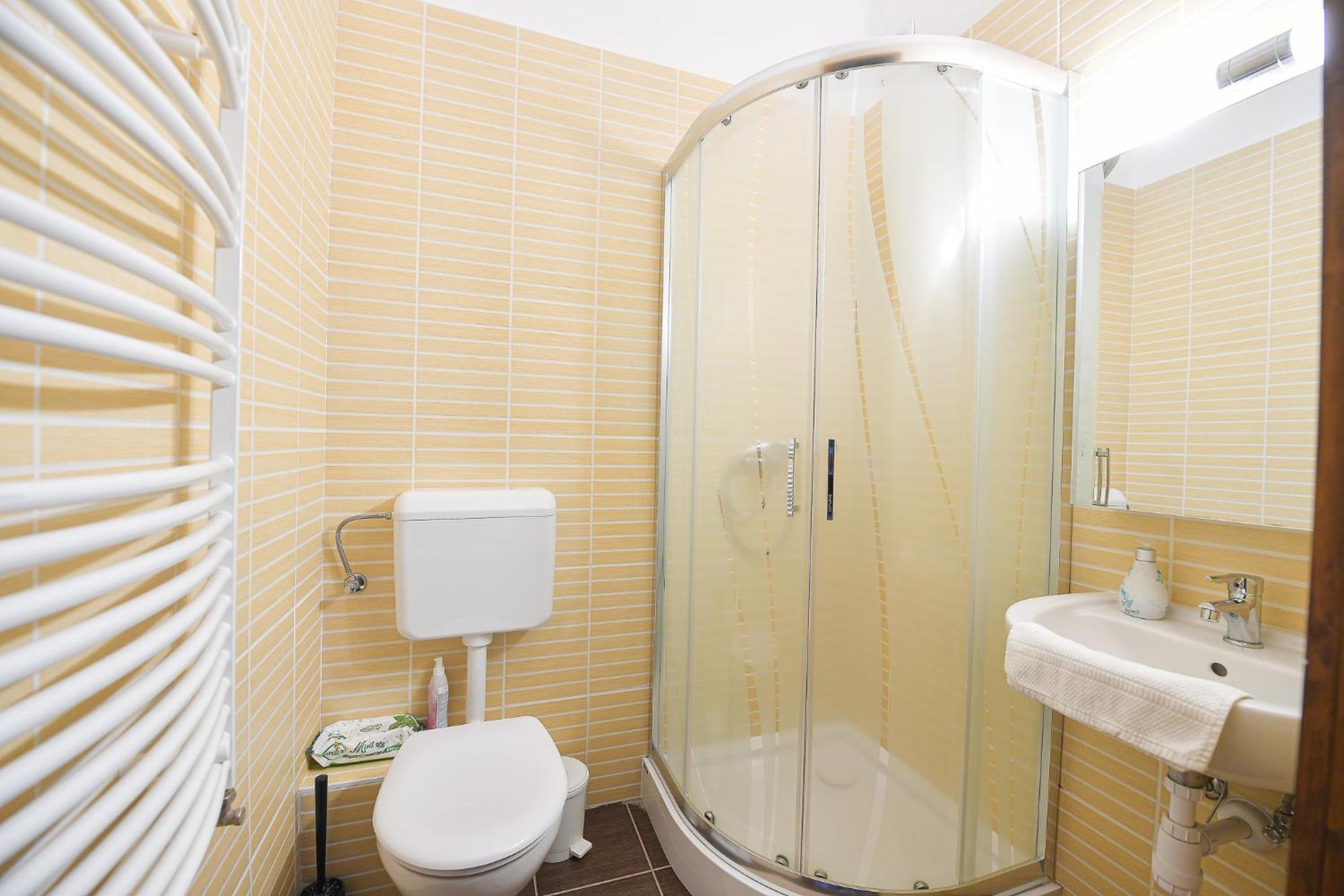 Kokusz Apartmanok เอ็กเกอร์ ห้อง รูปภาพ