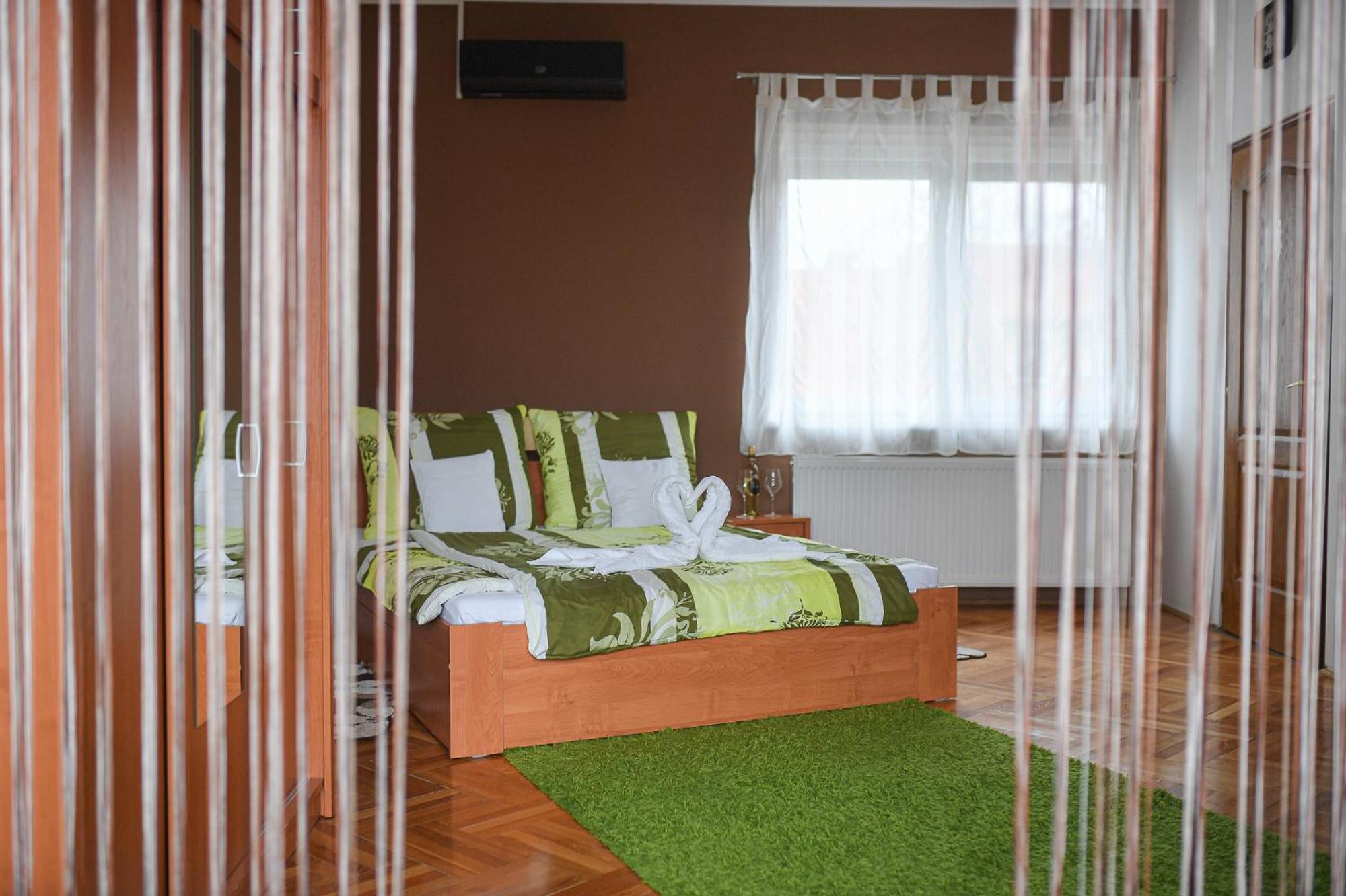 Kokusz Apartmanok เอ็กเกอร์ ห้อง รูปภาพ