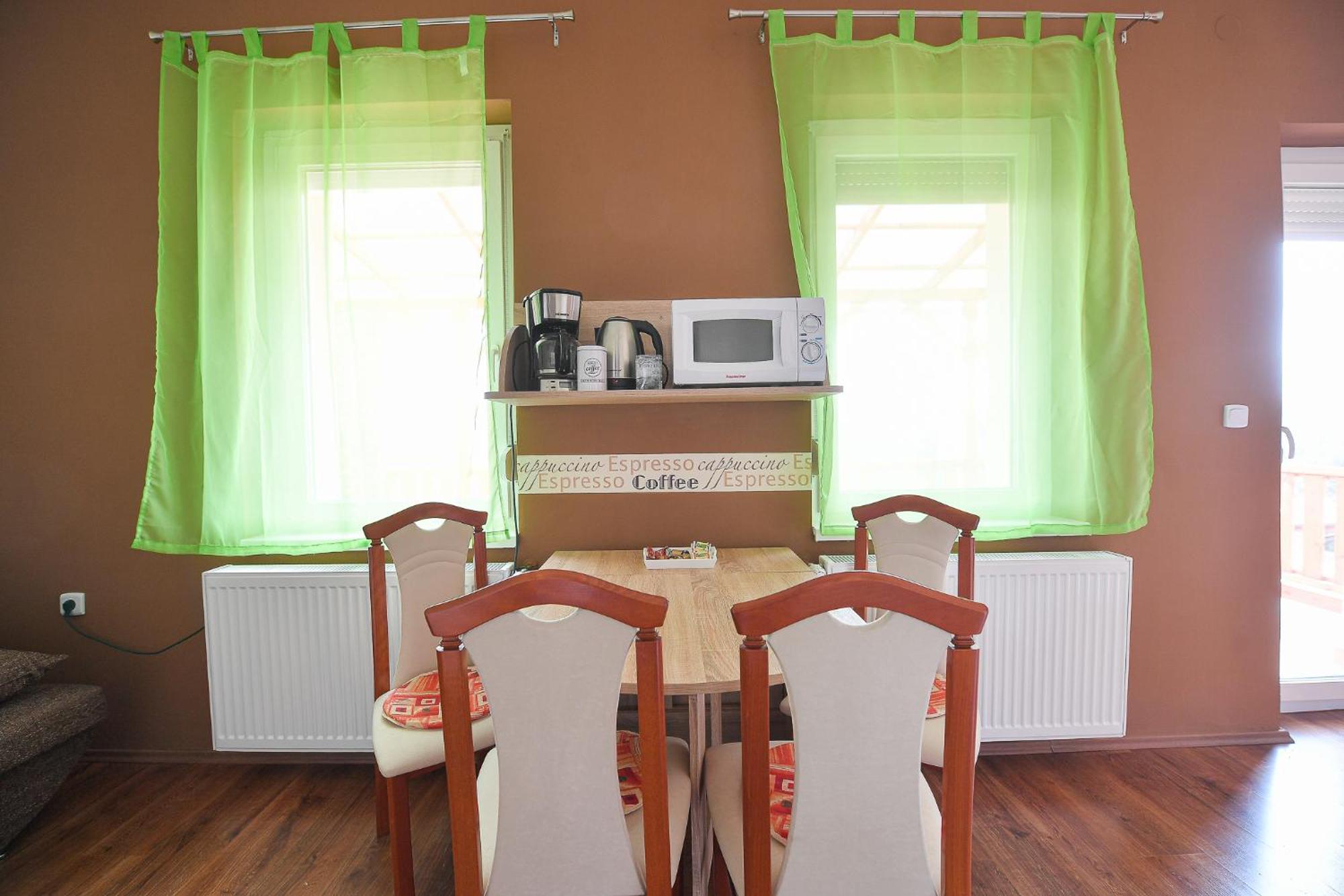 Kokusz Apartmanok เอ็กเกอร์ ห้อง รูปภาพ