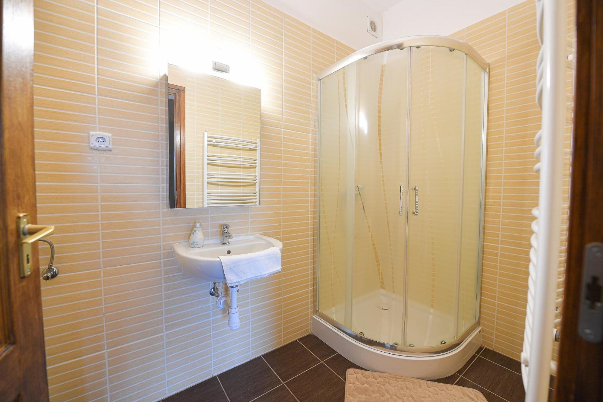 Kokusz Apartmanok เอ็กเกอร์ ห้อง รูปภาพ