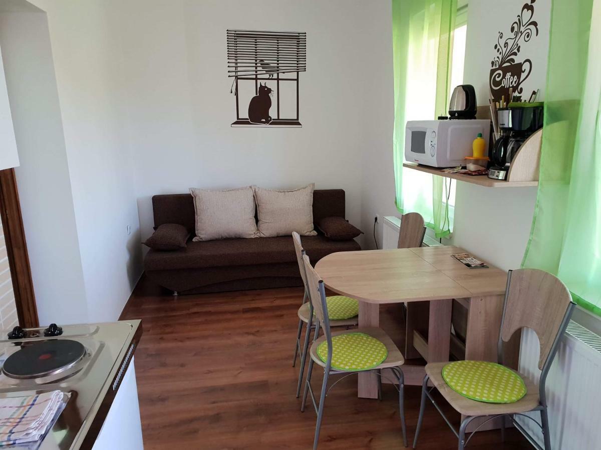 Kokusz Apartmanok เอ็กเกอร์ ภายนอก รูปภาพ